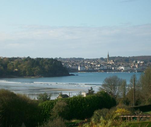 Location de particuliers � particuliers Les Terrasses du Ris,proche de Douarnenez, vue mer, 200m de la plage Chambres d'hotes Finist�re