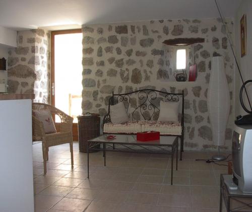 Location de particuliers � particuliers VACANCES EN AUVERGNE A PETITS PRIX!!! G�te Haute loire