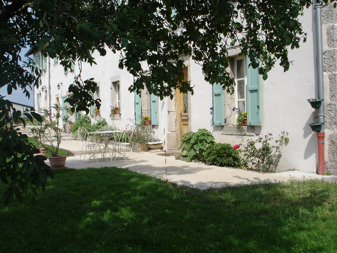 Location de particuliers � particuliers AU BON GRE D'HUGOLINE Chambres d'hotes Haute loire