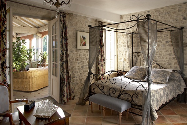 Location de particuliers � particuliers Ch�teau Roumani�res, chambres d'h�tes, producteur devins  Chambres d'hotes H�rault