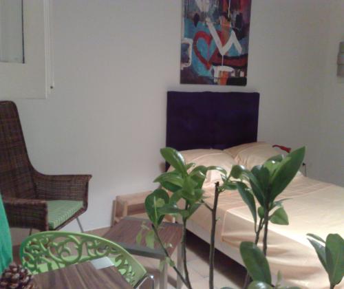 Location de particuliers � particuliers Studio meuble tr�s bien situ�  Location saisonni�re Bouches du rh�ne