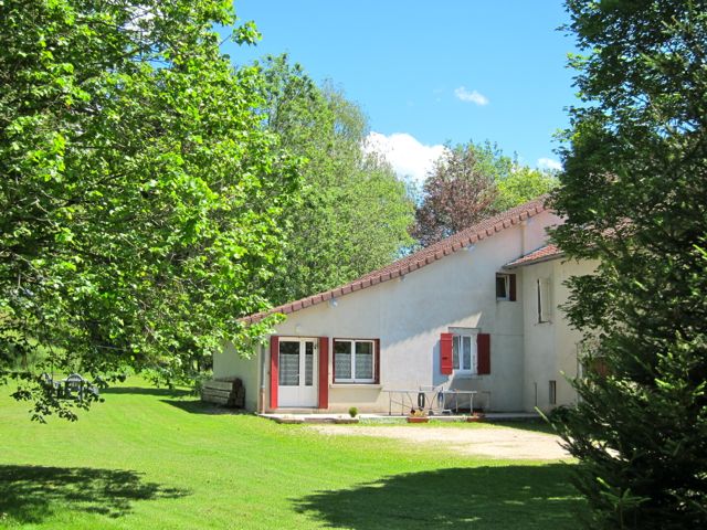 Location de particuliers � particuliers G�te du Mont Gery 15 pers avec 6 chambres en plein coeur de la r�gion des lacs G�te Jura