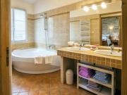 Location de particuliers � particuliers Gite haut de gamme 5* entre La Rochelle et Futuroscope, piscine couverte chauff�e � 29� toute l'ann�e, spa jacuzzi  G�te Deux S�vres photo 14