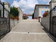 Location de particuliers � particuliers Gite haut de gamme 5* entre La Rochelle et Futuroscope, piscine couverte chauff�e � 29� toute l'ann�e, spa jacuzzi  G�te Deux S�vres photo 2