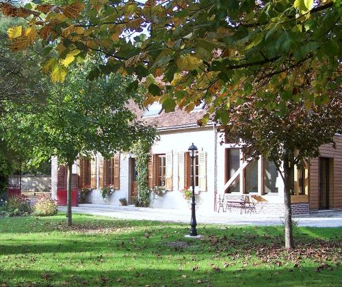 Location de particuliers � particuliers La Croix St Jean en bord de Seine Chambres d'hotes Aube