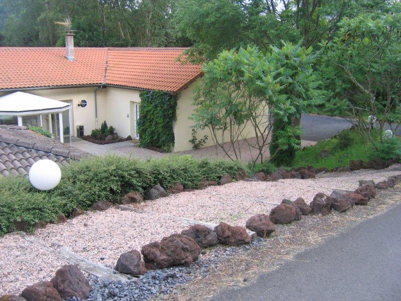 Location de particuliers � particuliers Domaine de la Palle Au c�ur d�un parc clos et arbor�, bord� par la Sioule H�tel Puy de D�me