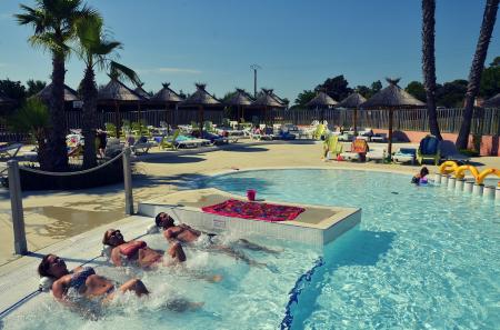 Location de particuliers � particuliers Vacances en camping 4 �toiles entre P�z�nas et Vias Chalet H�rault
