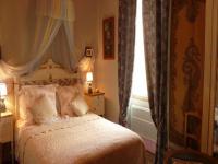 Location de particuliers � particuliers L'Alchimiste � l'ombre des ch�nes plusieurs fois centenaires de la for�t de Tron�ais Chambres d'hotes Allier photo 2