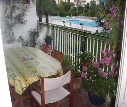 Location de particuliers � particuliers CHAMBRE Avec salle de douche priv�e et wc a 2 pas de la mer Chambres d'hotes Alpes maritimes