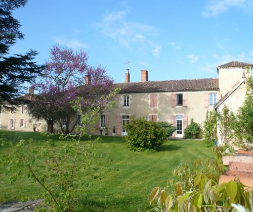 Location de particuliers � particuliers Chartreuse du xv siecle chambres d'h�tes piscine tennis spa  Chambres d'hotes Gers