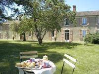 Location de particuliers � particuliers Chartreuse du xv siecle chambres d'h�tes piscine tennis spa  Chambres d'hotes Gers photo 10