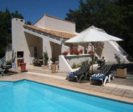 Location de particuliers � particuliers Le JAS EN PROVENCE vue imprenable sur le massif de la Sainte Baume G�te Var