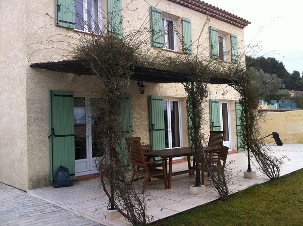 Location de particuliers � particuliers LOCATION SAISONNIERE T5 VILLA MEUBLEE � VELAUX RESIDENTIEL PISCINE/ALARME Location saisonni�re Bouches du rh�ne