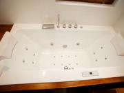 Location de particuliers � particuliers La Suite Luna: vue panoramique sur le parc, les vignes, collines au loin G�te Gard photo 7