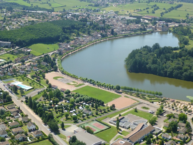 Location de particuliers � particuliers LOCATION MOBILHOME CHALET 4/6 places,  Vue sur  lac et  ch�teau de La Clayette Camping / Mobile-home Sa�ne et Loire