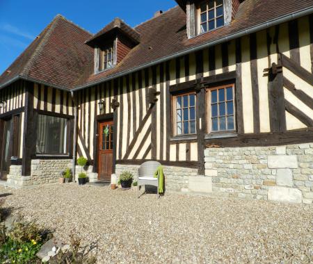 Location de particuliers � particuliers Le Pressoir, village class� un des plus beaux village de France Chambres d'hotes Calvados