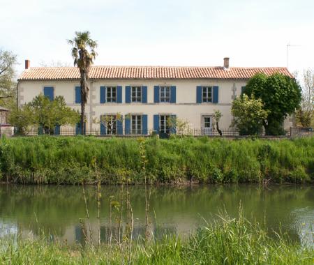 Location de particuliers � particuliers La Balang�re en bordure de la S�vre Niortaise au c�ur du marais poitevin Chambres d'hotes Deux S�vres