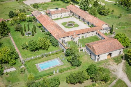 Location de particuliers � particuliers Les Grands Chais de La Meyfrenie, grand gite de vacances dans d�pendances du ch�teau G�te Dordogne