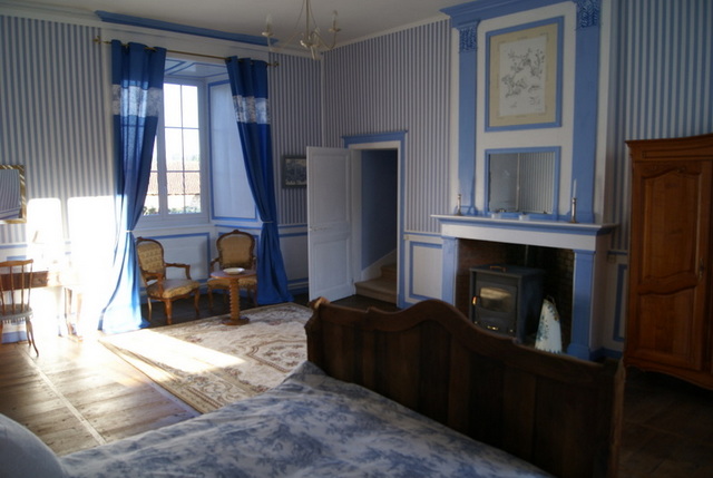 Location de particuliers � particuliers Moissannes (87) Manoir , sur la rive d'un �tang en lisi�re de for�t Chambres d'hotes Haute Vienne