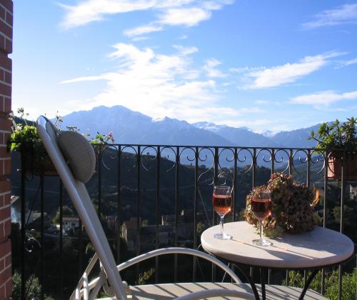 Location de particuliers � particuliers CASA CAPELLINI dans un petit village typique centre Corse � flanc de colline Chambres d'hotes Haute Corse