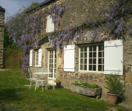 Location de particuliers � particuliers Maison meubl�e � la campagne pour 1 � 3 personnes. Location saisonni�re Mayenne