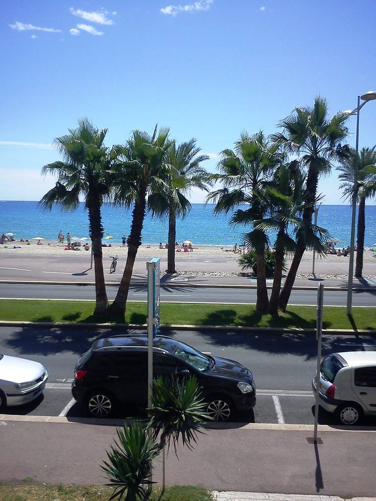Location de particuliers � particuliers Baie des Anges. 3 pi�ces bord de mer Location saisonni�re Alpes maritimes