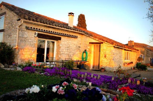 Location de particuliers � particuliers Un Paradis dans le Lot, sur un plateau au calme au milieu des vignes G�te Lot