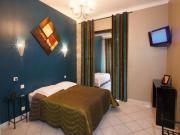 Location de particuliers � particuliers Grand h�tel des Bains, proximit� du petit port de p�che typiquement proven�al H�tel Var photo 2