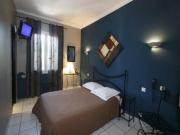Location de particuliers � particuliers Grand h�tel des Bains, proximit� du petit port de p�che typiquement proven�al H�tel Var photo 4