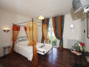 Location de particuliers � particuliers HOTEL DE CHARME SUR LA COTE VAROISE, Face � la plage et promenade de Bonnegr�ce H�tel Var photo 2