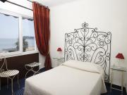 Location de particuliers � particuliers HOTEL DE CHARME SUR LA COTE VAROISE, Face � la plage et promenade de Bonnegr�ce H�tel Var photo 3
