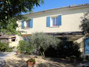 Location de particuliers � particuliers Mas de la grave piscine proche Avignon, Grand jardin avec piscine, vue sur le verger  Chambres d'hotes Vaucluse photo 5