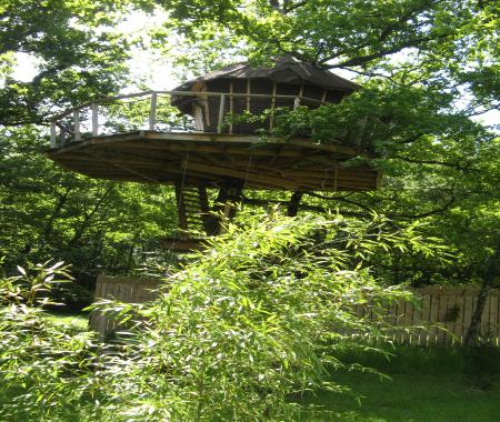 Location de particuliers � particuliers La cabane de Bruadan nich�e dans un grand ch�ne Camping / Mobile-home Loir et Cher
