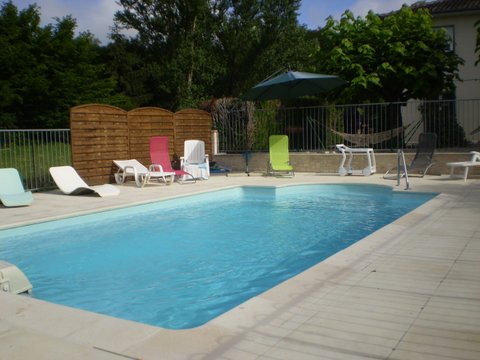 Location de particuliers � particuliers Gites La Riviere Perigord Pourpre Handicap entre les ports de Creysse et Mouleydier G�te Dordogne