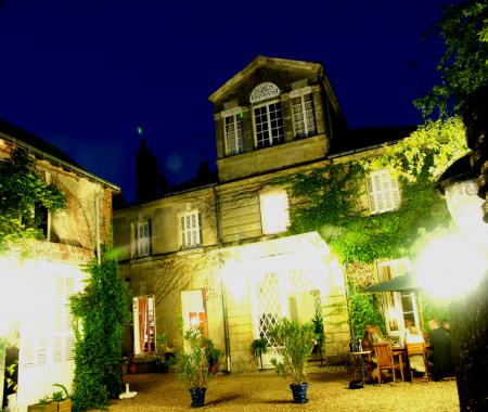 Location de particuliers � particuliers Les Perce Neige, A mi-chemin entre Tours et  Amboise Chambres d'hotes Indre et Loire