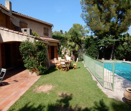 Location de particuliers � particuliers Villa 5 chambres et Piscine intime - Toulon Location saisonni�re Var
