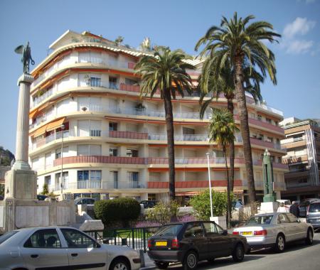 Location de particuliers � particuliers Appartement � louer 2/3 pi�ces de 70 m2, � 100 m du bord de mer Location saisonni�re Alpes maritimes