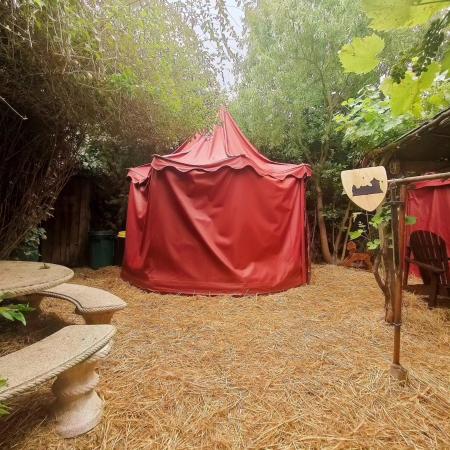 Location de particuliers � particuliers Le camp du chevalier, 1/2 heure ch�teaux de la Loire et zoo de Beauval Location insolite Indre
