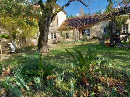 Location de particuliers � particuliers Mas Laborde chambreset table d'h�tes,piscine,dans le calme en campagne. (Lot) Chambres d'hotes Lot