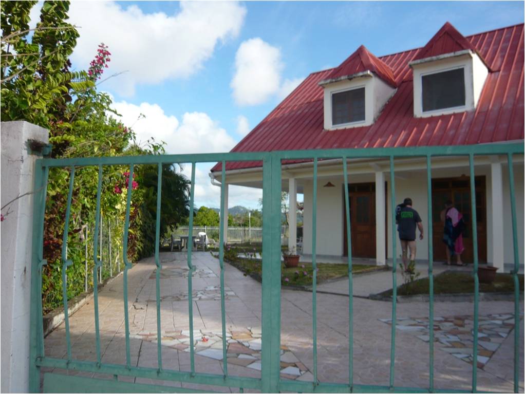 Location de particuliers � particuliers Haut de villa � Belfond- Ste ANNE, � 2 pas de la plage Location saisonni�re Martinique